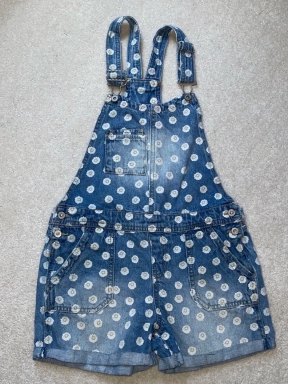 Lei shortalls with flowers